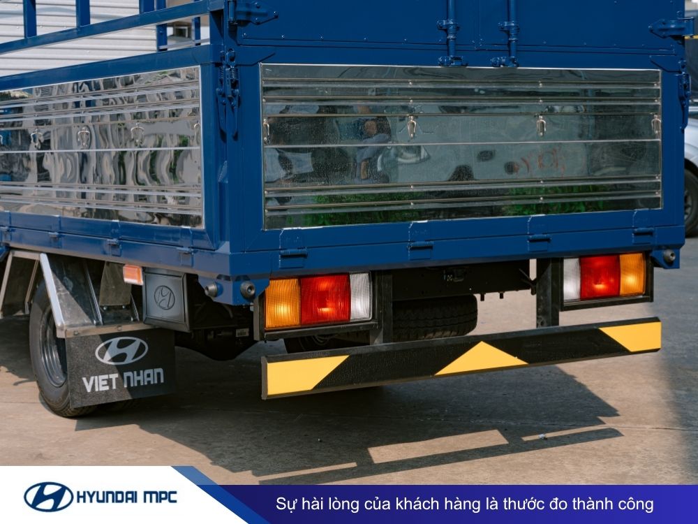 Giá xe tải Hyundai Mighty N250SL thùng mui bạt 2T -  2.5T thùng 4.3m